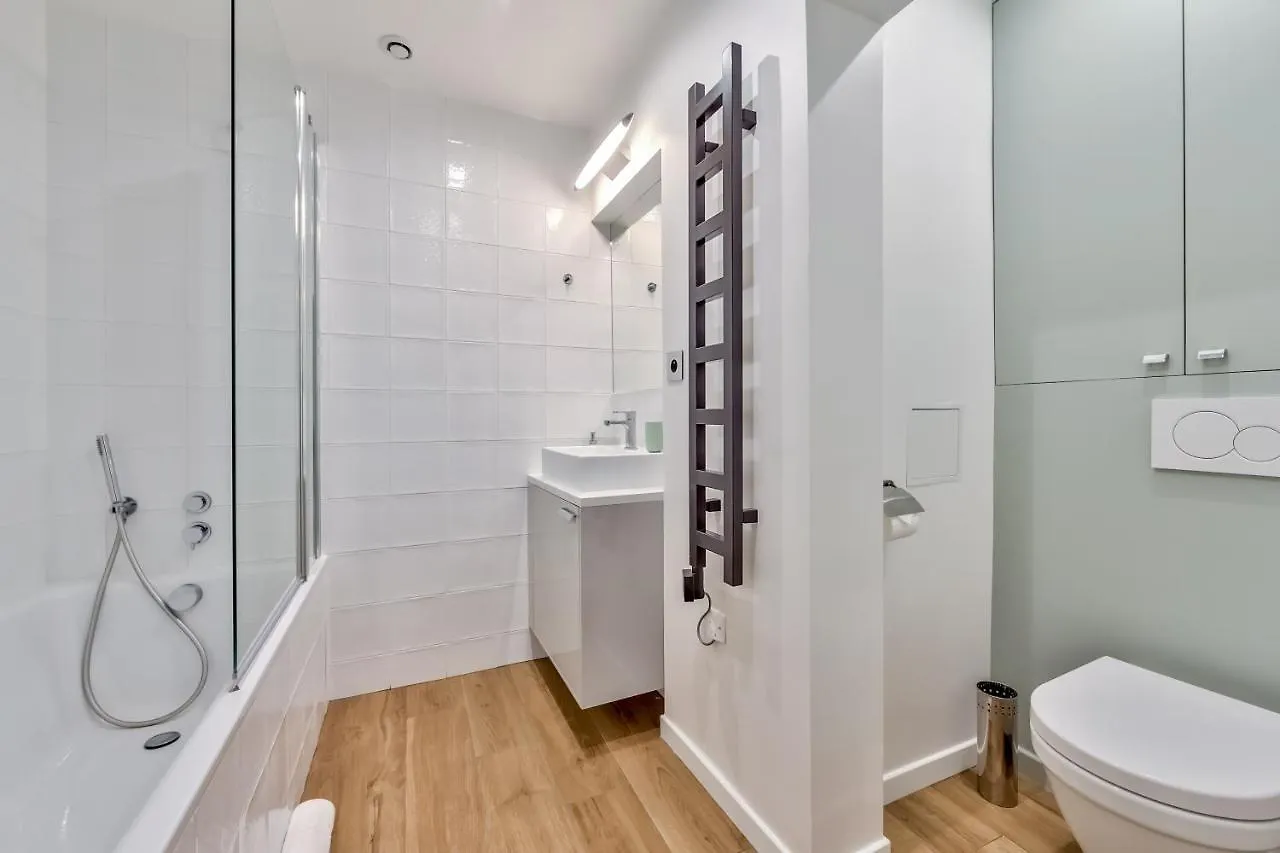 Splendid 3 Bdrs Flat In A Prime Location Of Apartment Paris