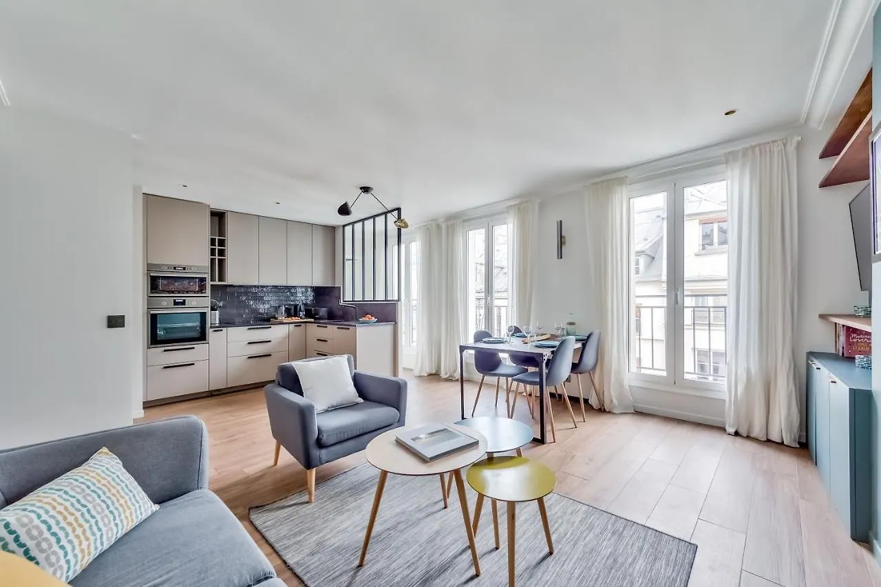 Apartment Splendid 3 Bdrs Flat In A Prime Location Of