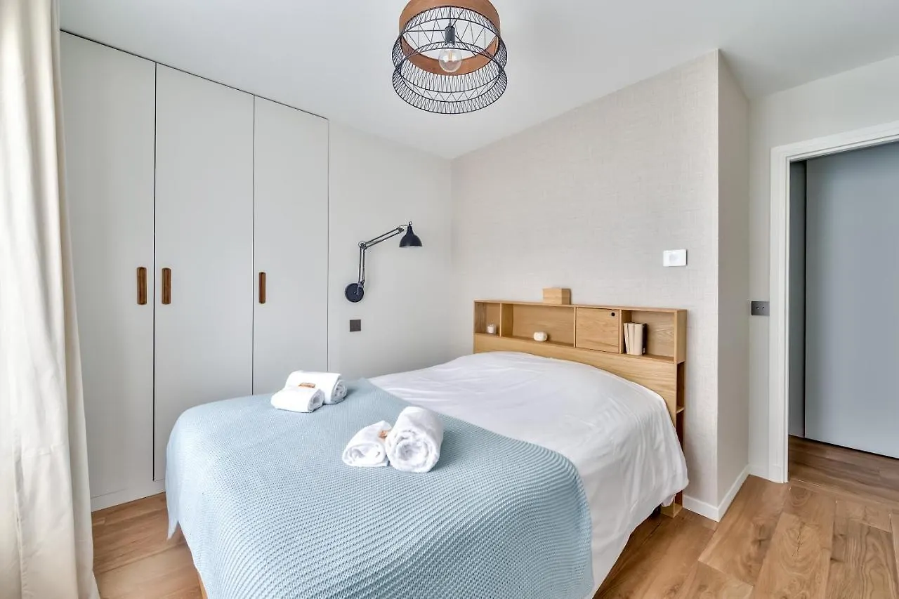 Splendid 3 Bdrs Flat In A Prime Location Of Apartment *